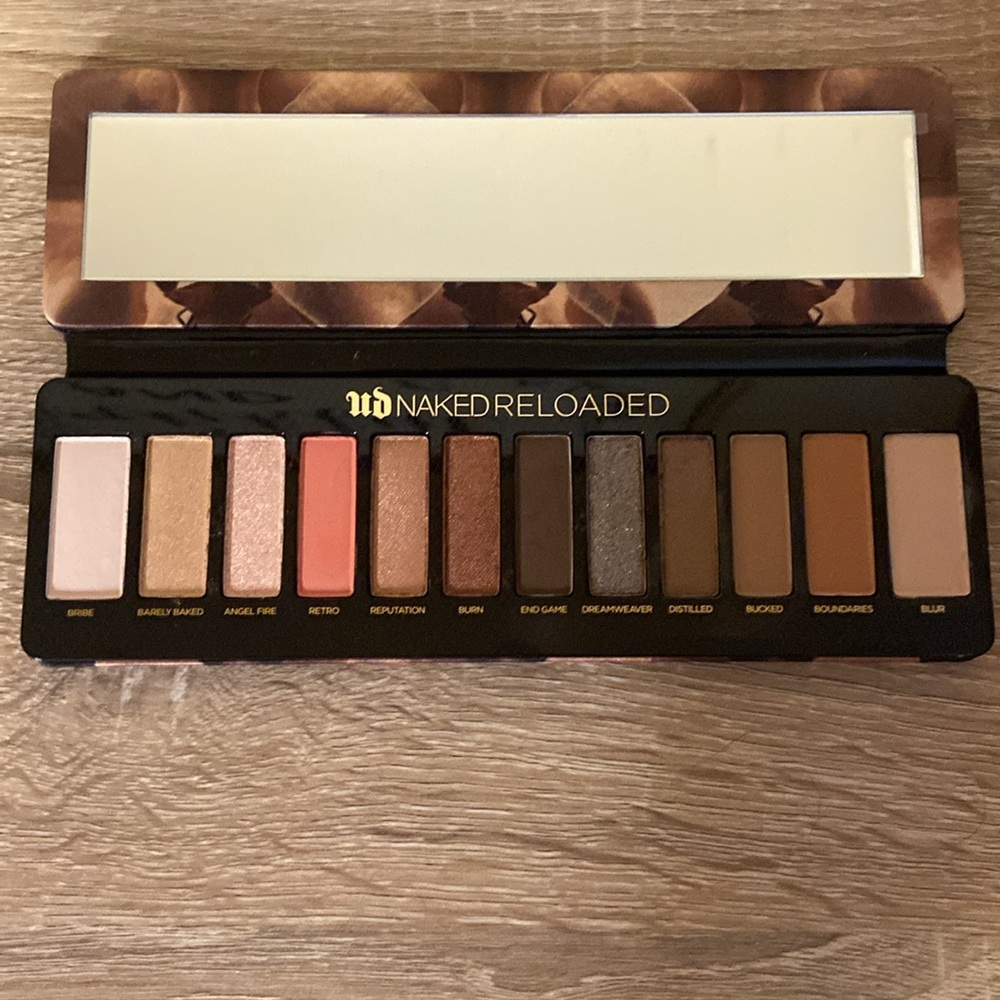 Urban Decay Reloaded Eye Shadow Palette - Picture 3 of 8